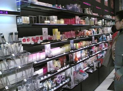 從千店到全球 剖析這家化妝品巨頭的全方位營銷模式